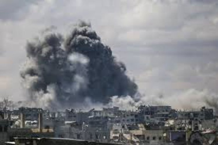 مقتل 11 فلسطينيًا بينهم 8 من عائلة واحدة في غارتين