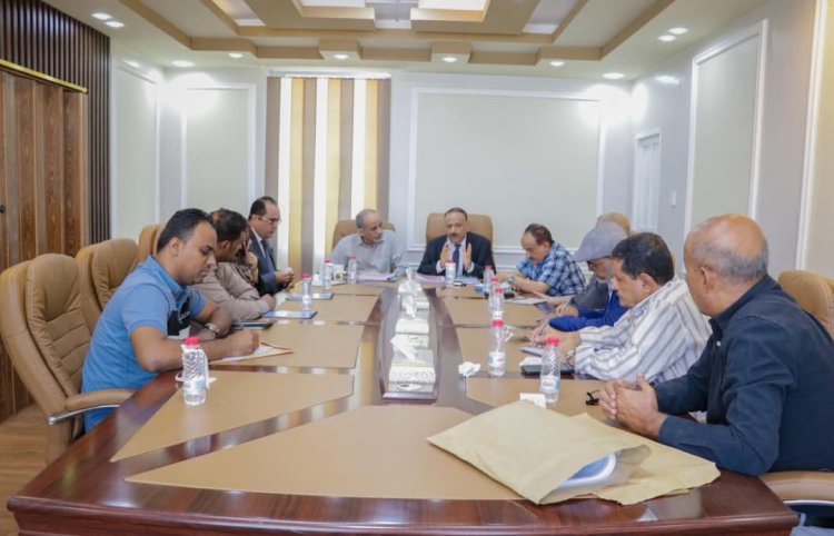 وزير النقل يناقش مع المستشار الفريق الصبيحي عدة قضايا متعلقة بمشروعي مطار عدن المستقبلي ومنفذ رأس العارة البحري