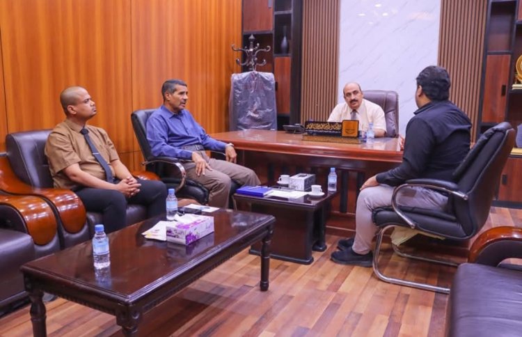 لقاء  يناقش البدء في تزويد  عدد من المدارس و الثانويات بالطاقة الشمسية وتحسين البيئة المدرسية بمديرية المكلا