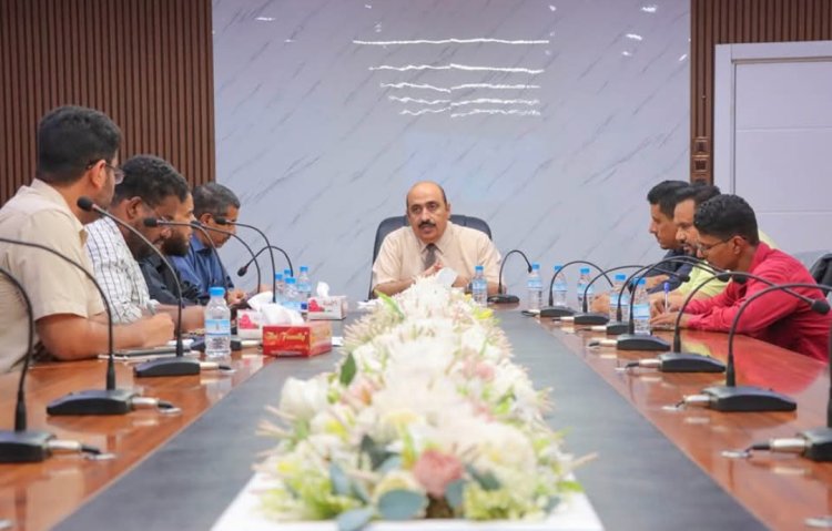 المدير باعباد يلتقي بمدير منظمة رحمة حول العالم مكتب اليمن لمناقشة تنفيذ عدد من المشاريع والبرامج