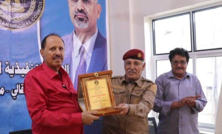 انتقالي الضالع يكرم الشخصية الوطنية “عبدالقوي الشاعري” تقديراً لمواقفه الوطنية المشرفة