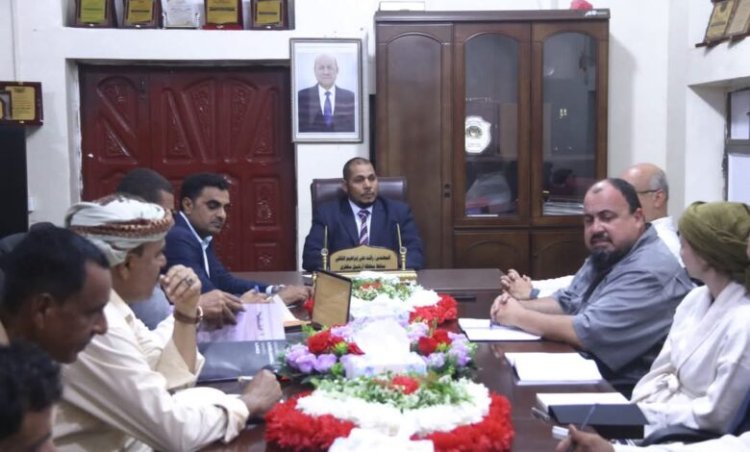 محافظ سقطرى يلتقي فريق الرصد التفاعلي المشترك بين اليونسكو والاتحاد الدولي لصون الطبيعة