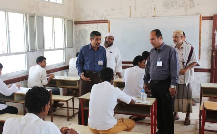 وفد اللجنة الإشرافية الفرعية للإختبارات بمكتب تربية حضرموت الساحل يزورون المراكز الاختبارية للشهادة الثانوية العامة بمديرية الريدة وقصيعر