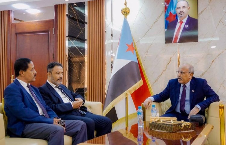 الكثيري يطّلع على سير عمل تنفيذية انتقالي أبين والأوضاع الخدمية والأمنية بالمحافظة