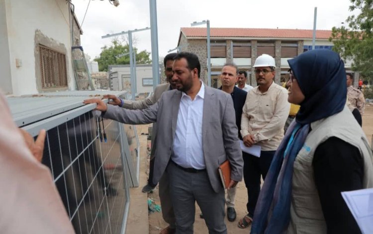 وزير التربية يطلع على سير العمل في تنفيذ مشروع منظومة الطاقة الشمسية المتكاملة لديوان الوزارة