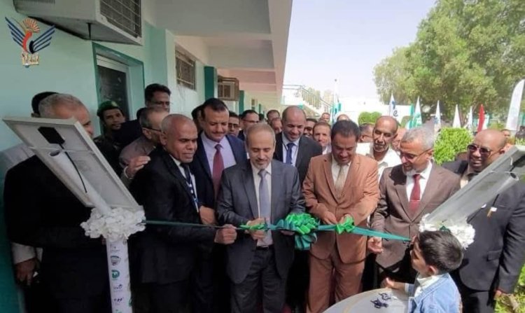 الوزير الوصابي والوكيل السعيدي يدشنان ورش ومعامل تخصص الطاقة الشمسية بكلية المجتمع في سيئون