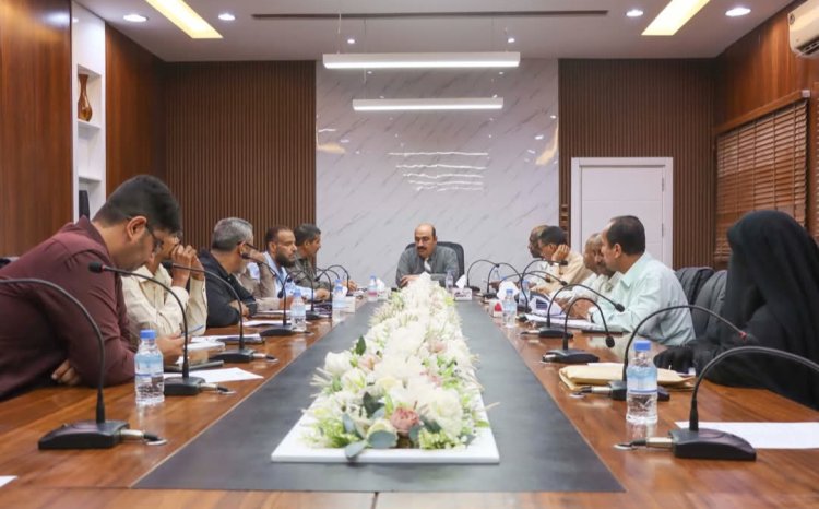 برئاسة المدير باعباد، اللجنة الإشرافية الفرعية للاختبارات بساحل حضرموت تناقش سير العملية الاختبارية في أسبوعها الأول