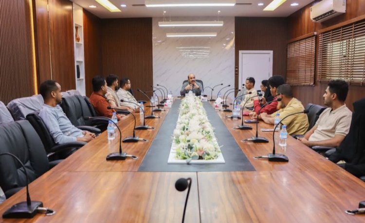 في اجتماع له بدائرة الإعلام التربوي بالمكتب المدير باعباد، يؤكد على دور الإعلام التربوي في استقرار العملية التربوية والتعليمية