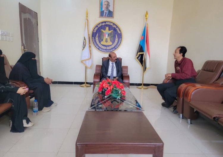 رئيس تنفيذية انتقالي شبوة يلتقي مدير عام جهاز محو الأمية وتعليم الكبار بالمحافظة