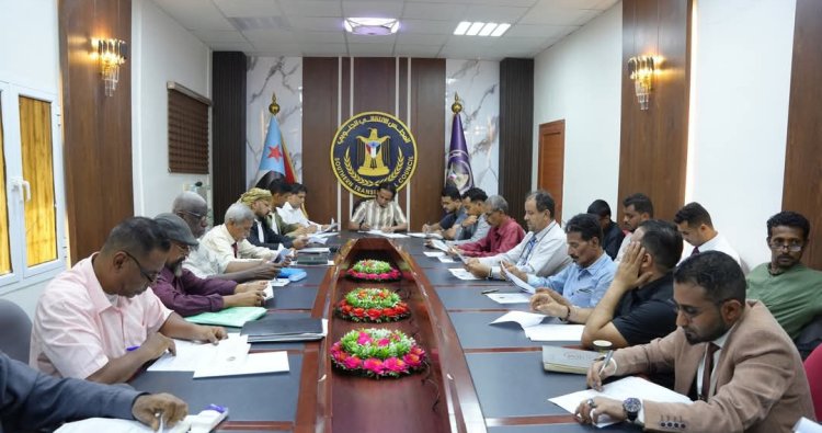 انتقالي العاصمة عدن يؤكد دعمه مطالب "تظاهرة نساء عدن" ويشيد بسلمية الوقفة