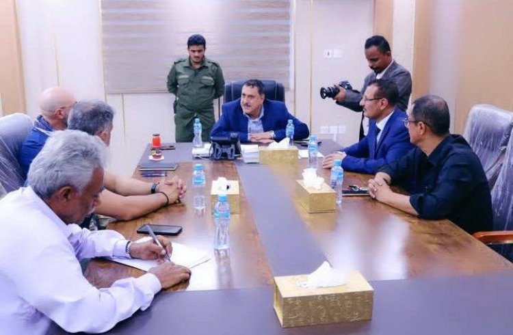 مدير أمن العاصمة عدن يبحث مع وفد من الإنتربول تعزيز التعاون الأمني ودعم الاستقرار