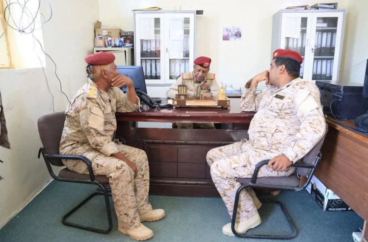 قائد المنطقة العسكرية الثانية يتفقد الجاهزية القتالية للواء حضرموت بلِبنة بارشيد