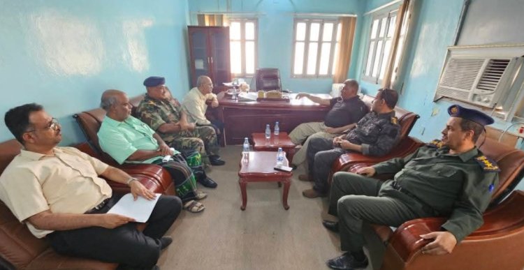 مدير الأمن والشرطة بساحل حضرموت يلتقي رئيس نيابة الاستئناف ويبحثان تعزيز التنسيق الأمني والقضائي