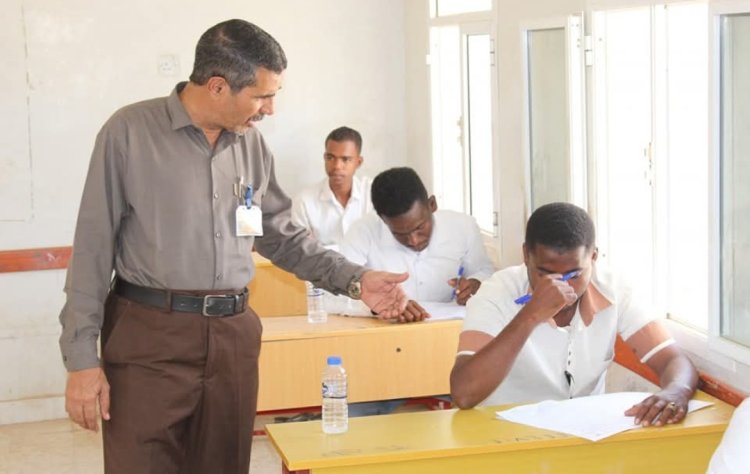 اللجنة الإشرافية الفرعية للاختبارات تواصل جولاتها الميدانية في مديريتي حجر والديس الشرقية لليوم الخامس من سير الاختبارات