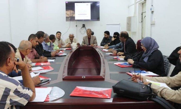 لملس يبحث التسهيلات لتنشيط ميناء الحاويات في المنطقة الحرة