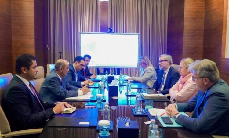 رئيس الوزراء يستقبل وفداً من الاتحاد الأوروبي ويؤكد على دعم أولويات الحكومة العاجلة