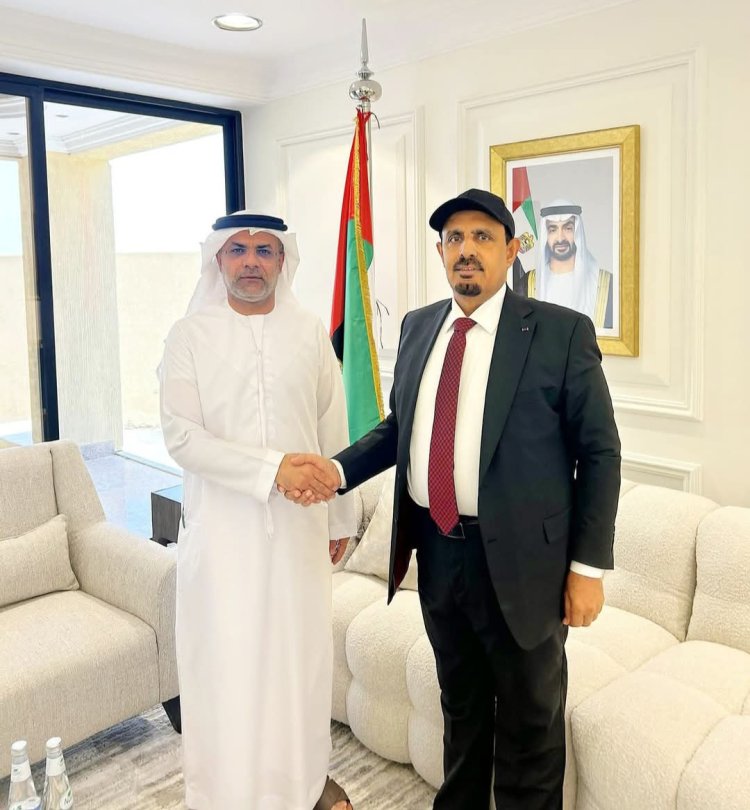 محافظ حضرموت يلتقي السفير الإماراتي لدى بلادنا ويشيد بالدعم الإماراتي للقطاعات الانمائية والإنسانية
