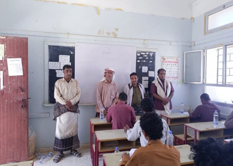 رئيس تنفيذية انتقالي عرماء يتفقد سير الامتحانات النهائية لطلاب الثانوية العامة