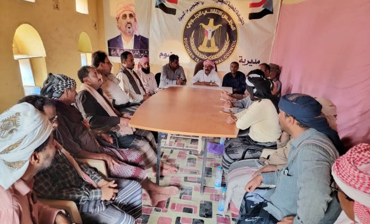 رئيس تنفيذية انتقالي شبوة يطلع على عمل الهيئة التنفيذية بمديرية رضوم