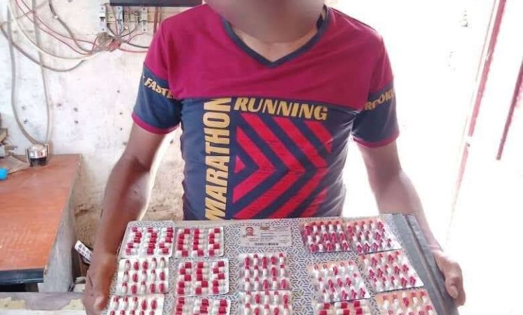 قوات الحزام الأمني بلحج تضبط مروجاً وبحوزته كمية من الحبوب المخدرة