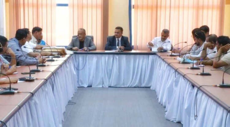 الأمين العام للمجلس المحلي بحضرموت يُشرف على فتح مظاريف مشروع للتعليم الفني والتدريب المهني بالشحر