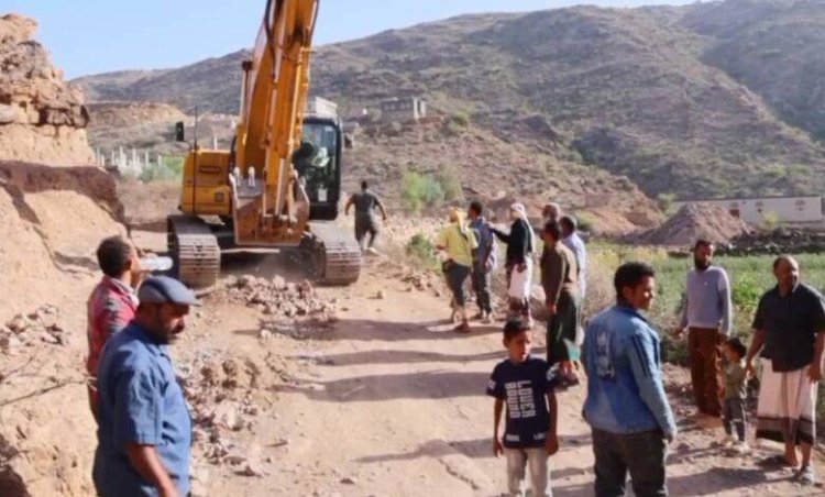 الضالع.. استمرار أعمال الشق والتوسعة لطريق سيلة العروس الجهدعة الحصور