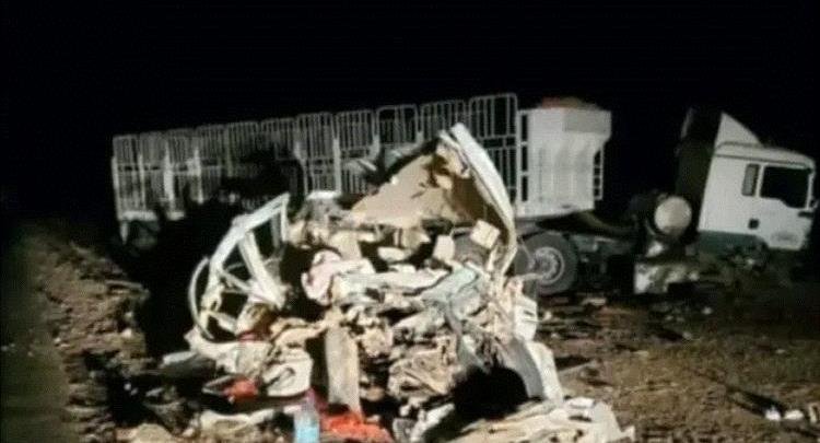 وفاة مغتربين يمنيين في حادث مروري مروع على طريق المهرة.