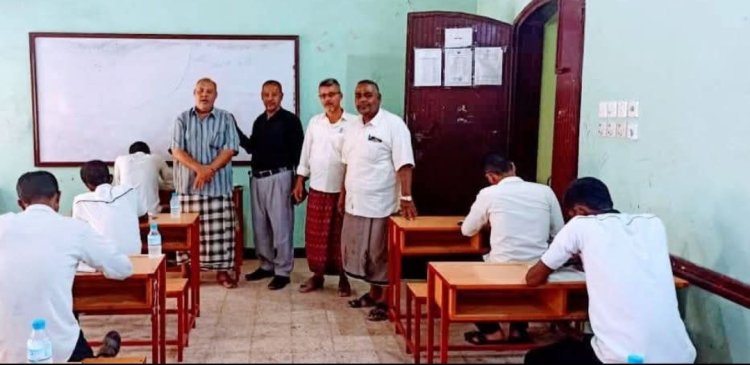 اللجنة الإشرافية الفرعية للاختبارات بالمكتب تواصل جولاتها الإشرافية بالنزول الميداني إلى مديرية المكلا والضليعة ويبعث وتتفقد سير العملية الاختبارية لليوم الثامن من سير الاختبارات