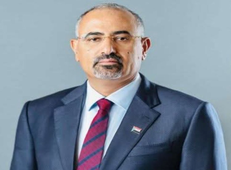 الرئيس الزُبيدي يُعزي في وفاة عضو الجمعية الوطنية الأستاذ سالم قسيبة