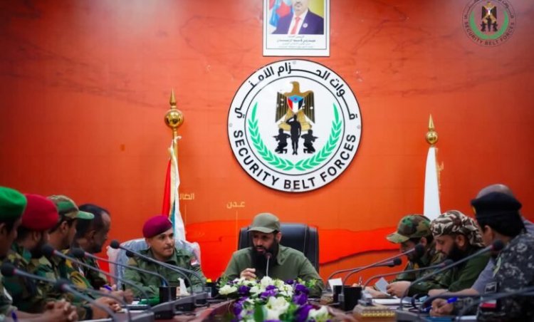 العميد الوالي يترأس اجتماعًا موسعًا بقيادة مدراء الإمداد والتموين بقوات الحزام الأمني