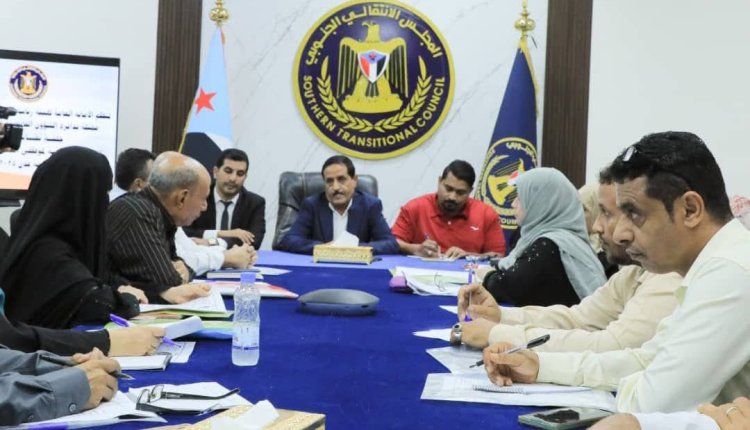 الأمانة العامة تنظم حلقة نقاش عن الحماية القانونية لموظفي القطاع العام والمختلط في عدن