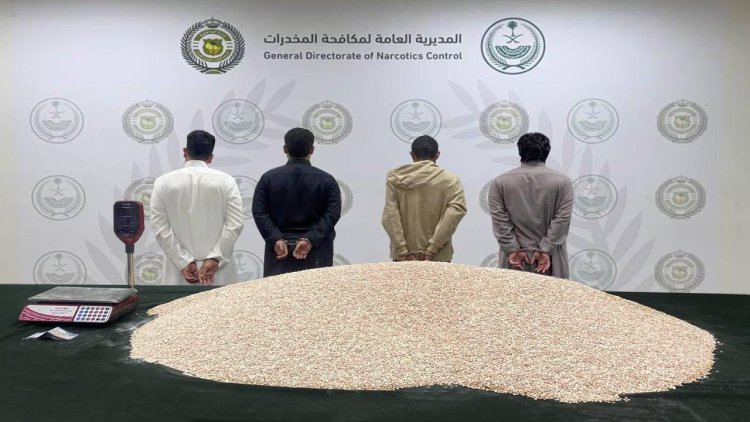 مكافحة المخدرات” تضبط أكثر من 1.5 مليون قرص إمفيتامين مخبأة في شحنة طاولات بالرياض