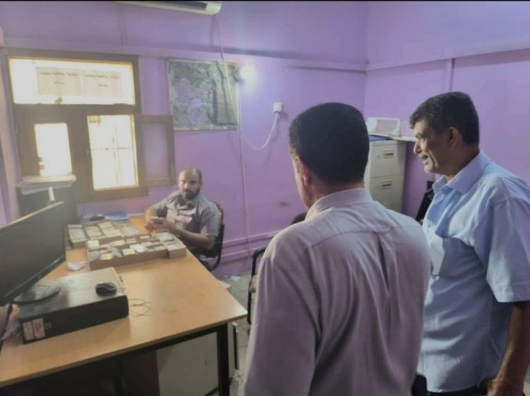 رئيس تنفيذية انتقالي لحج يتفقد مصلحة الأحوال المدنية بالمحافظة