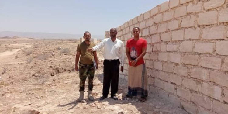 مدير مكتب الصحة بغيل باوزير يتفقد المواقع الصحية ومنع الاعتداء عليها