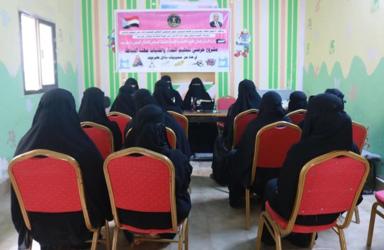 انتقالي حضرموت يواصل تنفيذ مشروع "حرفتي" لتعليم الخياطة للنساء والفتيات بالمكلا