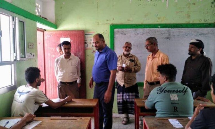 مأمور مديرية الضالع يشهد ختام امتحانات الثانويه في مركز الفاروق بعاصمة المديرية