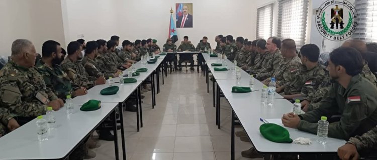 العميد الربيعي يترأس اجتماعاً أمنياً موسعاً لتعزيز الأداء الأمني وتكامل الجهود في العاصمة عدن