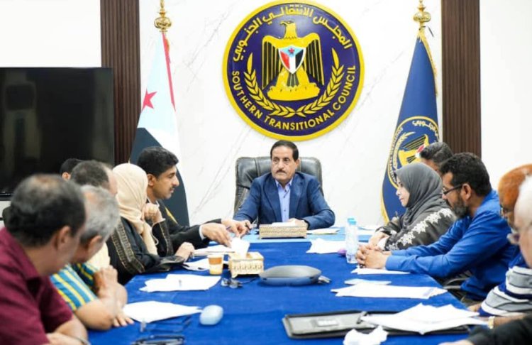 الأمانة العامة تستعرض تقريري الأداء والانضباط الوظيفي لدوائرها خلال شهر مايو