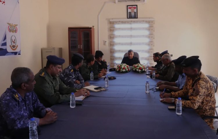مدير الأمن والشرطة بساحل حضرموت يعقد اجتماعًا أمنيًا لمناقشة الخطة الخاصة بعيد الأضحى المبارك ويشدد على رفع الجاهزية والاستعداد الأمني