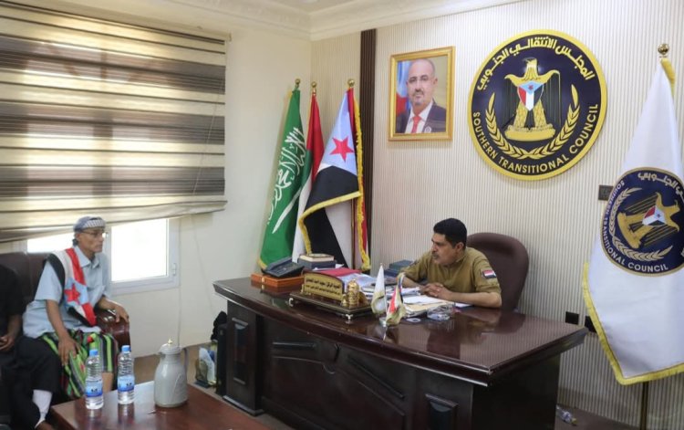 رئيس تنفيذية انتقالي حضرموت يلتقي اللجنة الشعبية التطوعية ”مركز الدلة“ بالمكلا