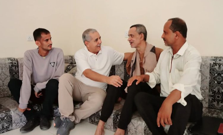 المحامي الشعيبي يزور المناضل العسل للاطمئنان على صحته