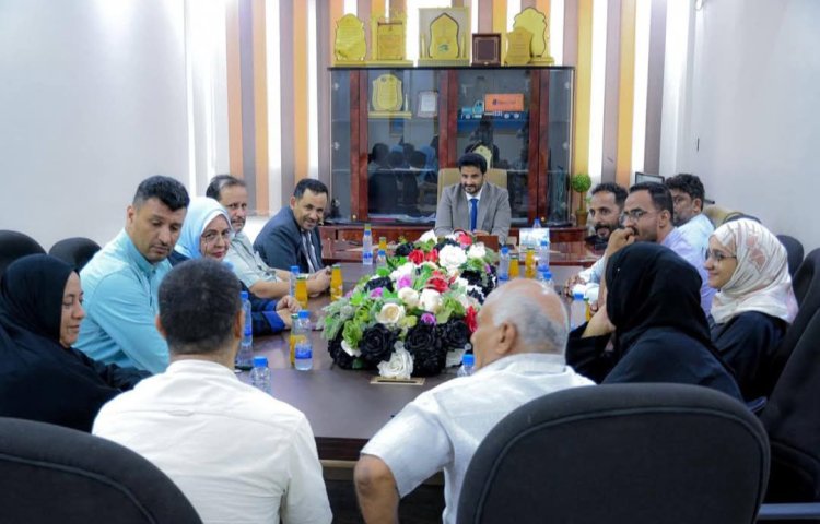 نائب وزير النقل يتفقد سير العمل في الهيئة العامة لتنظيم شؤون النقل البري بعدن ويعقد اجتماعا بقيادته