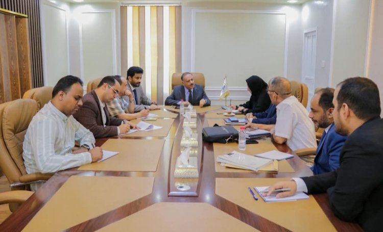 اجتماع برئاسة وزير النقل يناقش جهود تسريع تنفيذ مشروع ميناء سقطرى الاستراتيجي