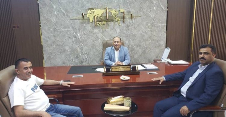 مدير عام صناعة المهرة يبحث مع قيادة الوزارة تعزيز الرقابة التجارية ويستعرض التحديات الميدانية.