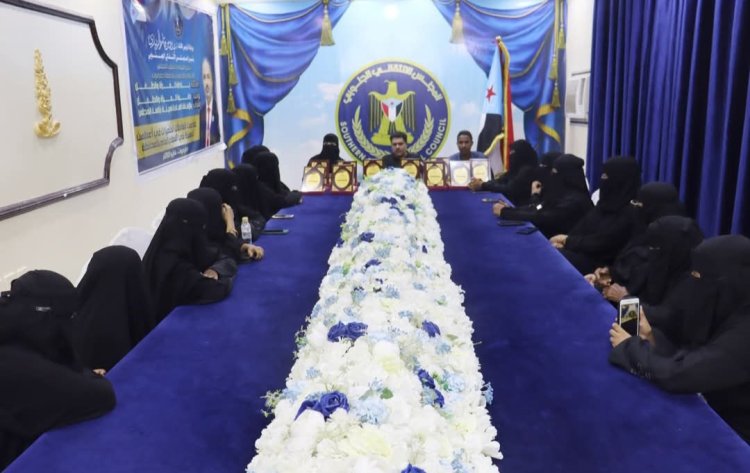 رئيس تنفيذية انتقالي حضرموت يكرّم عاملات متميزات في القطاع العام بالمحافظة