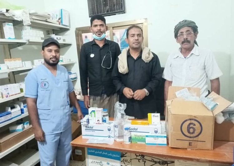 انتقالي رخية يدعم المركز الصحي بصنا بالأدوية والمستلزمات الطبية