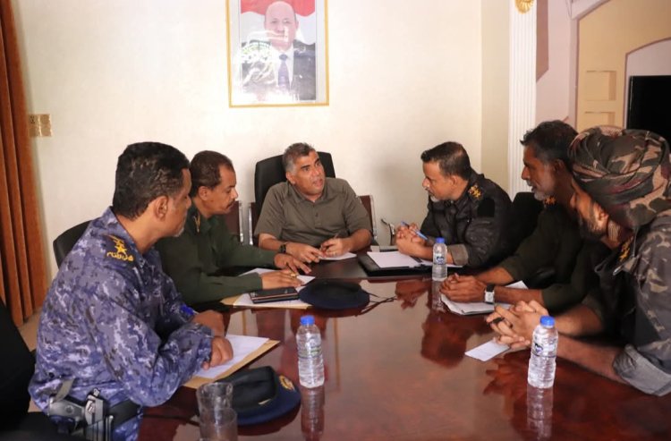 العميد المنهالي يعقد اجتماعًا أمنيًا ويوجّه مدراء أمن المديريات: لا تهاون مع المطلوبين واضربوا بيد من حديد