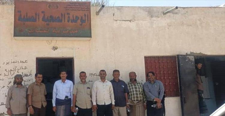 فريق تكاملي من مكتب الصحة بنصاب ينفذ نزولًا ميدانيًا إلى الوحدة الصحية الصلبة