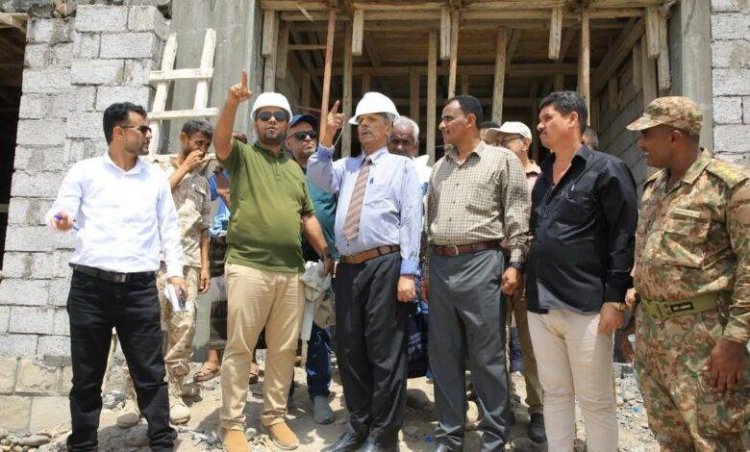 محافظ لحج يتفقد سير العمل في مشروع المدينة الجامعية للذكاء الاصطناعي