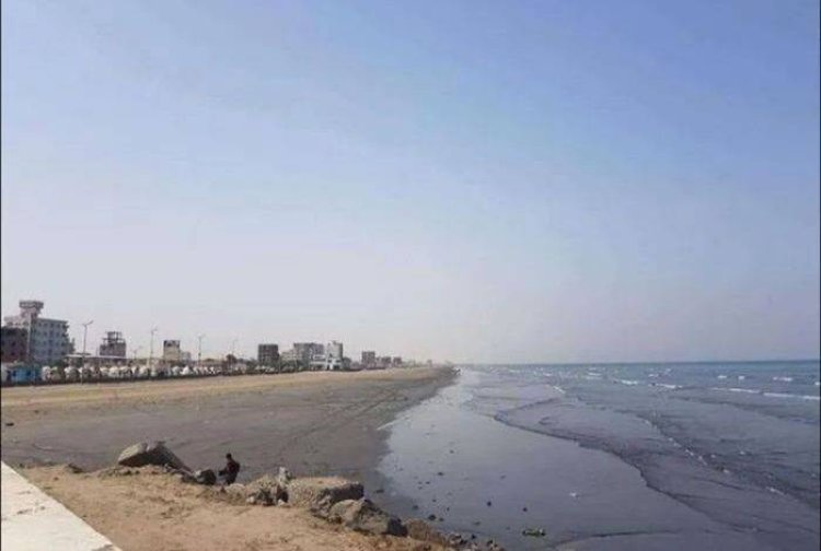 وفاة أربعة شباب غرقًا وإنقاذ اثنين آخرين في ساحل جولدمور بالعاصمة عدن